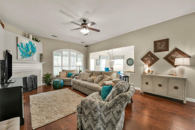 2516 Creeks Edge Drive, Pearland, TX 77581