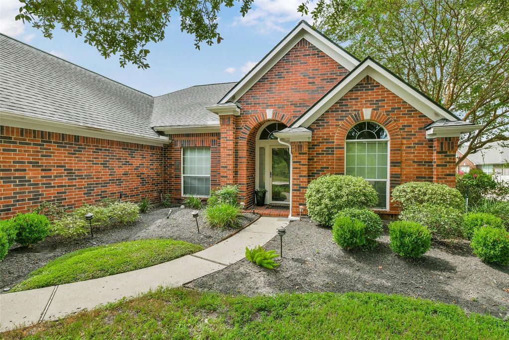 2516 Creeks Edge Drive, Pearland, TX 77581