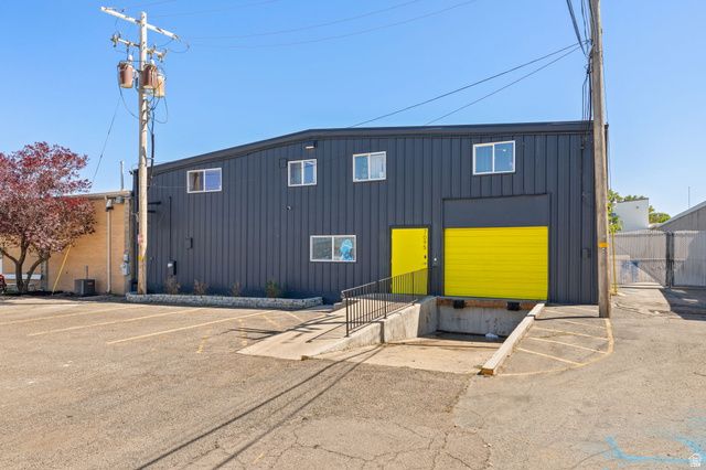 7095 W 3500 ST, West Valley City, UT 84128