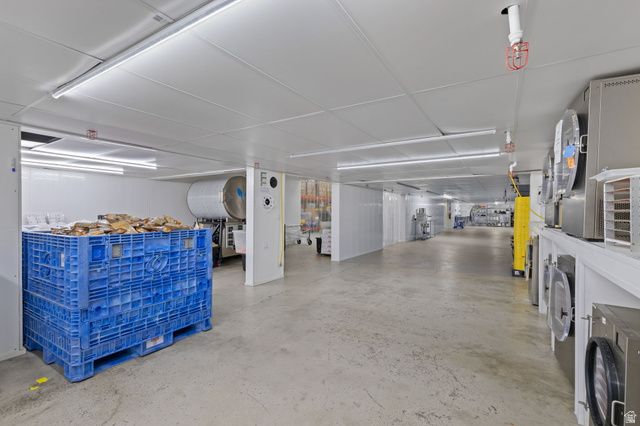 7095 W 3500 ST, West Valley City, UT 84128