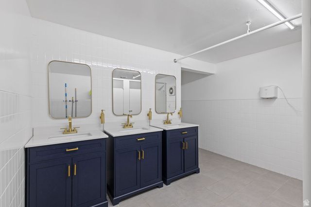 7095 W 3500 ST, West Valley City, UT 84128