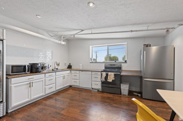 7095 W 3500 ST, West Valley City, UT 84128