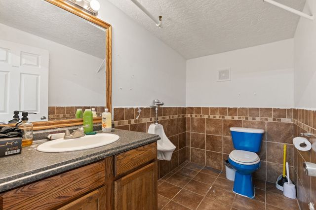 7095 W 3500 ST, West Valley City, UT 84128