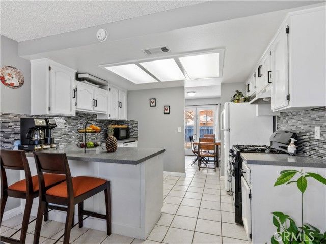 15880 Elcona Place, Victorville, CA 92395