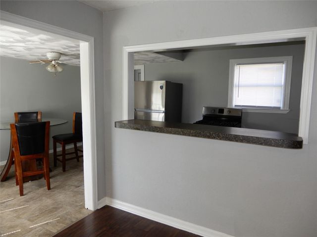 320 17th Avenue N, Texas City, TX 77590