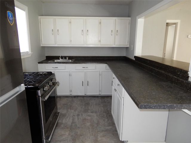 320 17th Avenue N, Texas City, TX 77590