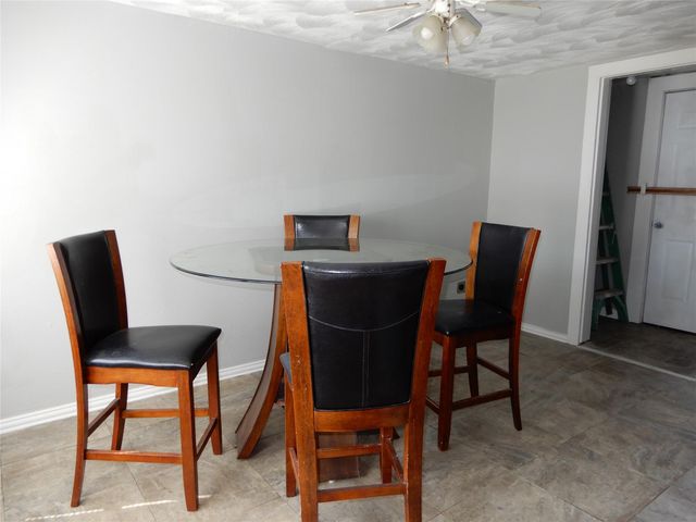 320 17th Avenue N, Texas City, TX 77590