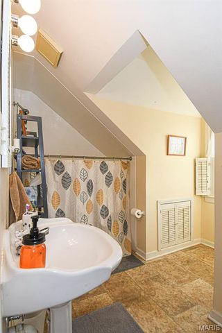 1412 Gardenia Drive, St Louis, MO 63119