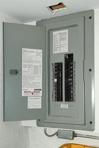 1412 Gardenia Drive, St Louis, MO 63119