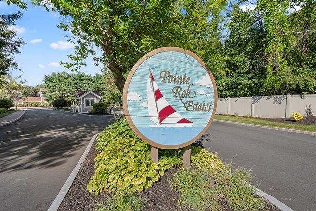 48 Pointe Rok Dr 48, Worcester, MA 01604