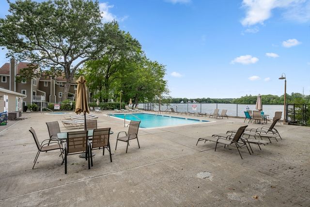 48 Pointe Rok Dr 48, Worcester, MA 01604