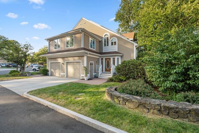 48 Pointe Rok Dr 48, Worcester, MA 01604