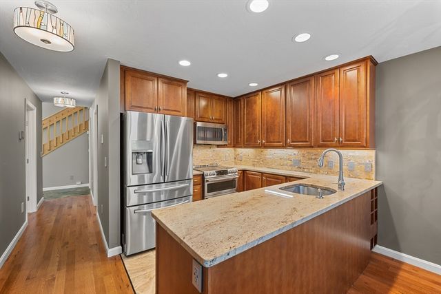48 Pointe Rok Dr 48, Worcester, MA 01604