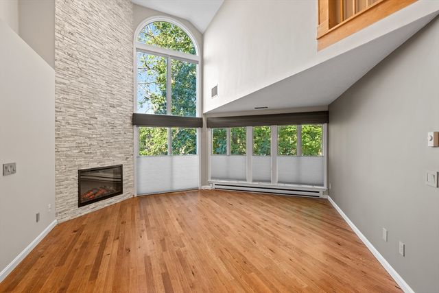 48 Pointe Rok Dr 48, Worcester, MA 01604