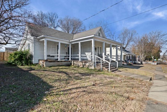 301 N MAPLE ST, Covington, TN 38019