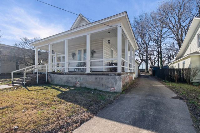 301 N MAPLE ST, Covington, TN 38019