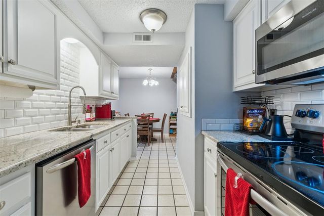 11140 Stratford Drive 606, Oklahoma City, OK 73120