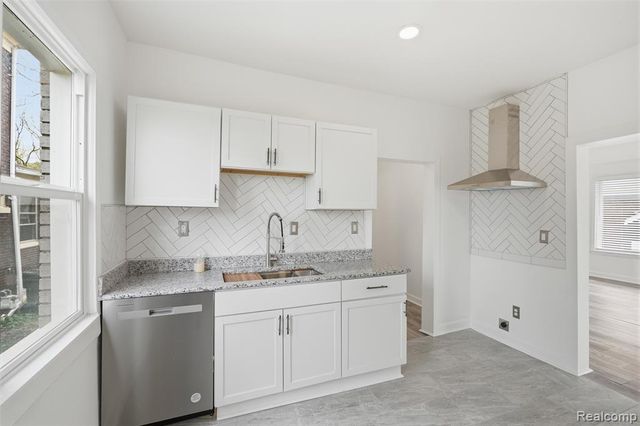 725 Lakewood Street, Detroit, MI 48215