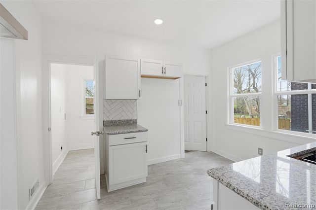 725 Lakewood Street, Detroit, MI 48215