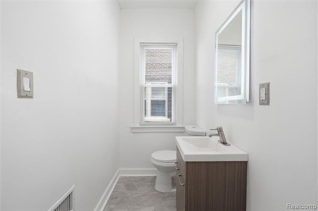 725 Lakewood Street, Detroit, MI 48215