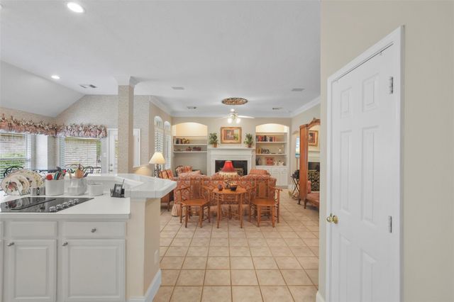 18 Pinery Ridge Place, Spring, TX 77382