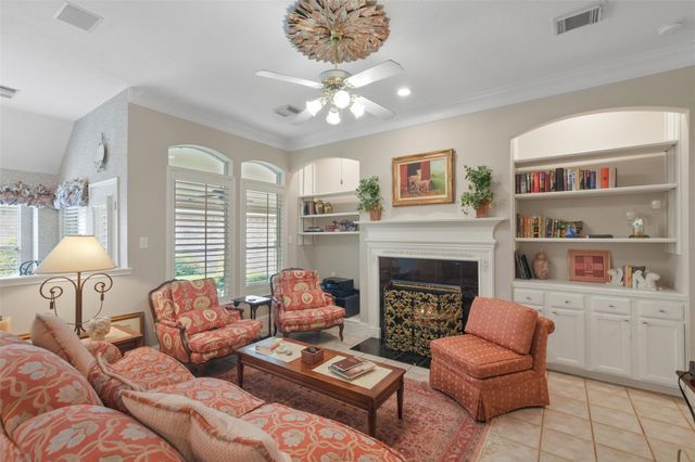 18 Pinery Ridge Place, Spring, TX 77382