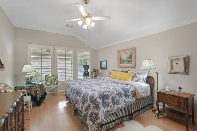 18 Pinery Ridge Place, Spring, TX 77382