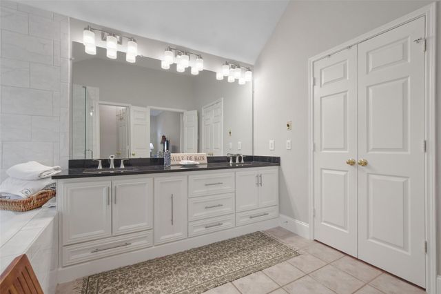 18 Pinery Ridge Place, Spring, TX 77382