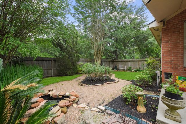 18 Pinery Ridge Place, Spring, TX 77382