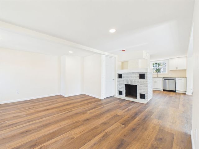 5 Pilgrim Ave, Wareham, MA 02571