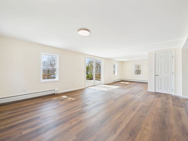 5 Pilgrim Ave, Wareham, MA 02571