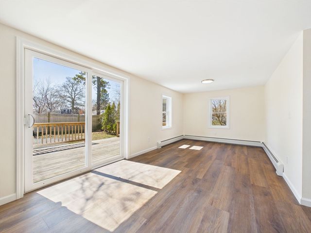 5 Pilgrim Ave, Wareham, MA 02571