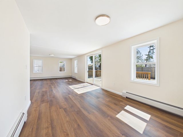 5 Pilgrim Ave, Wareham, MA 02571