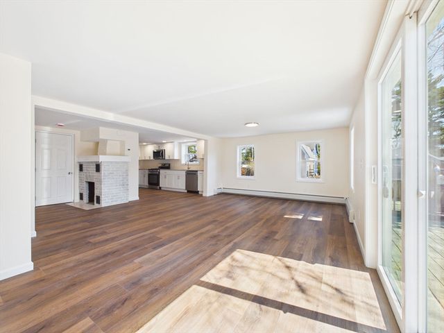 5 Pilgrim Ave, Wareham, MA 02571