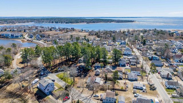 5 Pilgrim Ave, Wareham, MA 02571