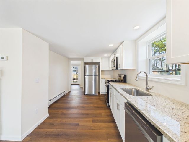 5 Pilgrim Ave, Wareham, MA 02571