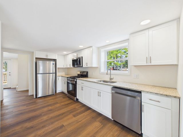 5 Pilgrim Ave, Wareham, MA 02571