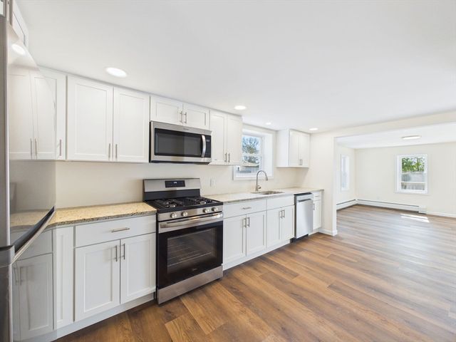 5 Pilgrim Ave, Wareham, MA 02571