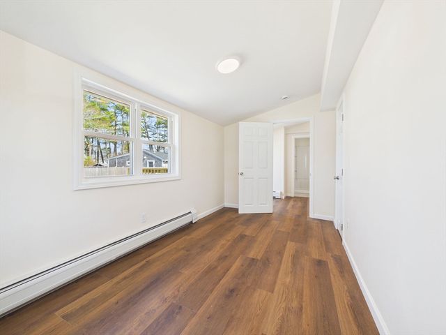 5 Pilgrim Ave, Wareham, MA 02571