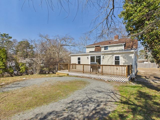 5 Pilgrim Ave, Wareham, MA 02571