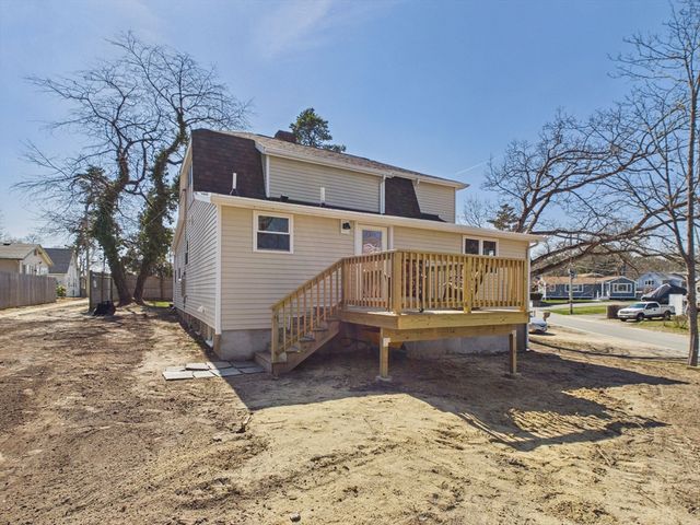 5 Pilgrim Ave, Wareham, MA 02571