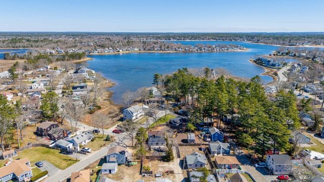 5 Pilgrim Ave, Wareham, MA 02571