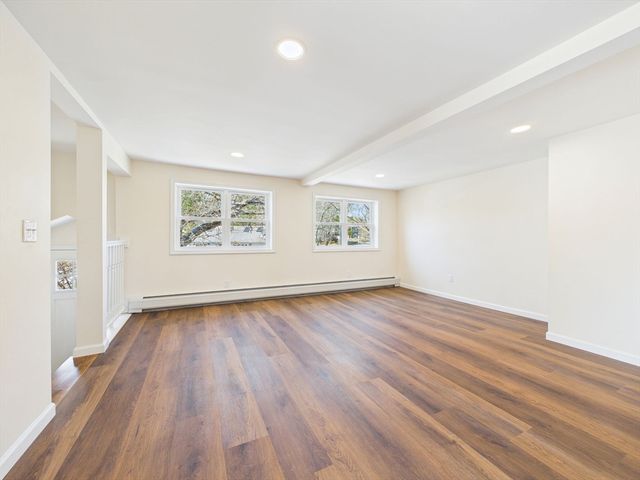 5 Pilgrim Ave, Wareham, MA 02571