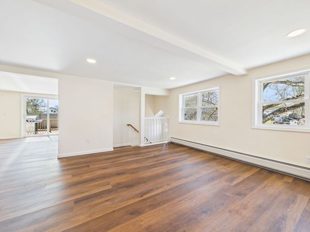 5 Pilgrim Ave, Wareham, MA 02571