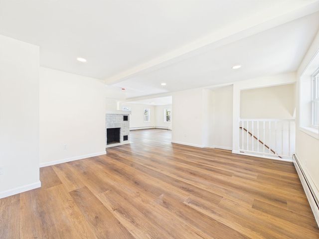 5 Pilgrim Ave, Wareham, MA 02571