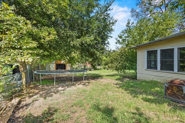 604 S Santa Fe Street, Wolfe City, TX 75496