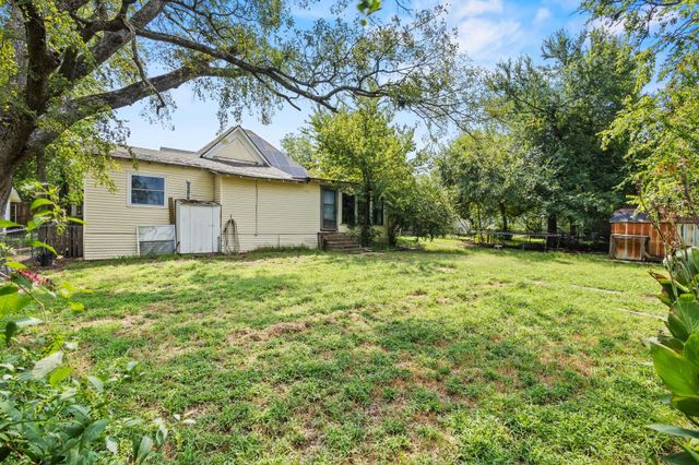 604 S Santa Fe Street, Wolfe City, TX 75496