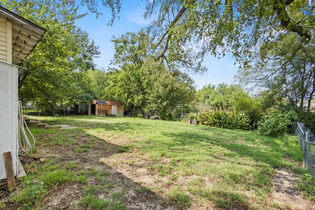 604 S Santa Fe Street, Wolfe City, TX 75496
