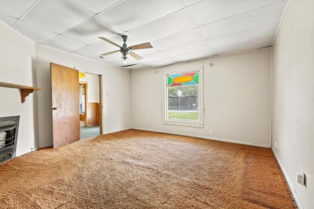 604 S Santa Fe Street, Wolfe City, TX 75496