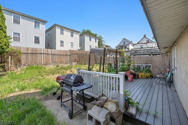 513 Livingston St, Elizabeth City, NJ 07206